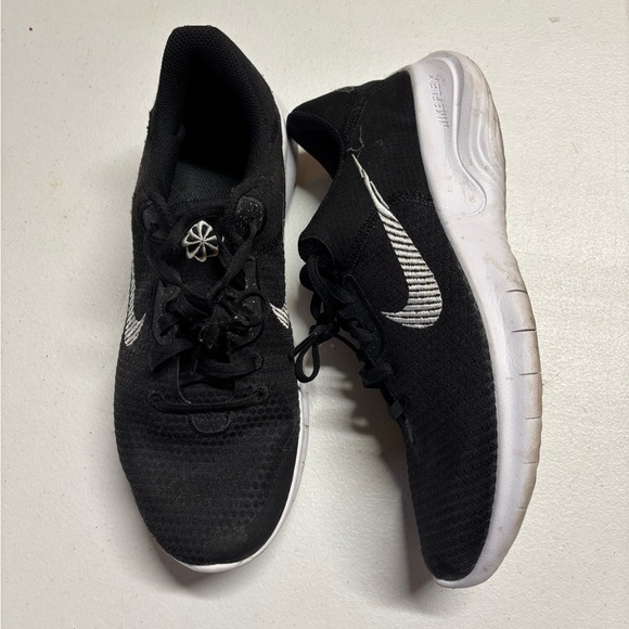 Nike Black and White Athletic Shoes - Picture 1 of 5